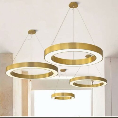 Lustre LED suspendu doré – Anneaux superposés au design moderne