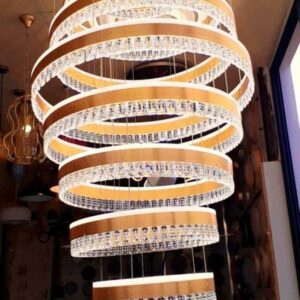 Lustre suspendu LED spirale dorée – Design cristal pour escaliers & halls