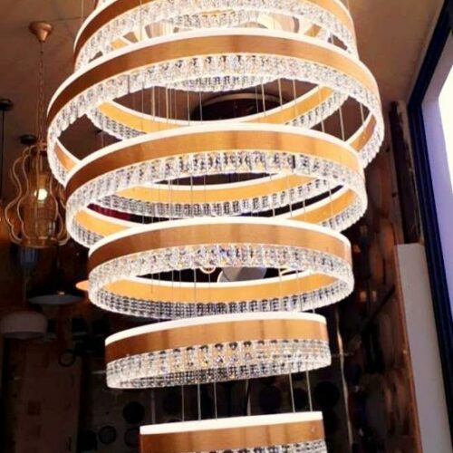 Lustre suspendu LED spirale dorée – Design cristal pour escaliers & halls