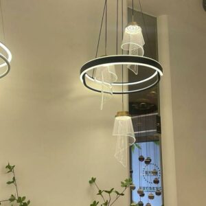 Suspension LED design noire – Anneau circulaire avec pampilles transparentes